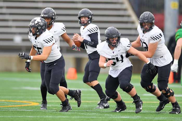 Tualatin.West-Linn.6A-football-semifinal.Leon-Neuschwander.11